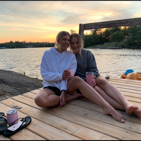 Meet your posher!✨💞 - Picture 2 of 3